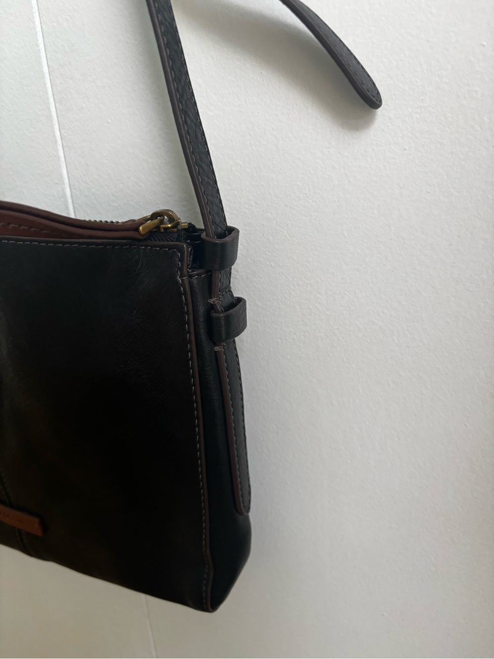 Fossil Black Leather Crossbody with Brown Logo Tab - Picture 4 of 10
